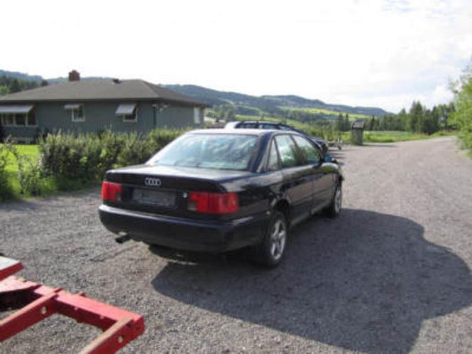 Hovedbilde Baklykt Audi A6 avant og sedan 94-97 høyre indre helrød